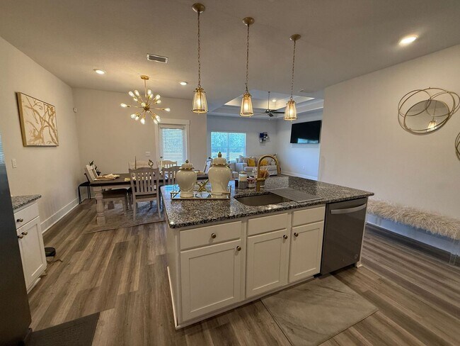 Building Photo - Pensacola - Kaheeley Ridge - 4 bedroom, 3 bathroom