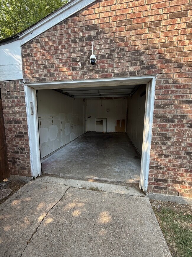 Building Photo - 1618 Beach Ln