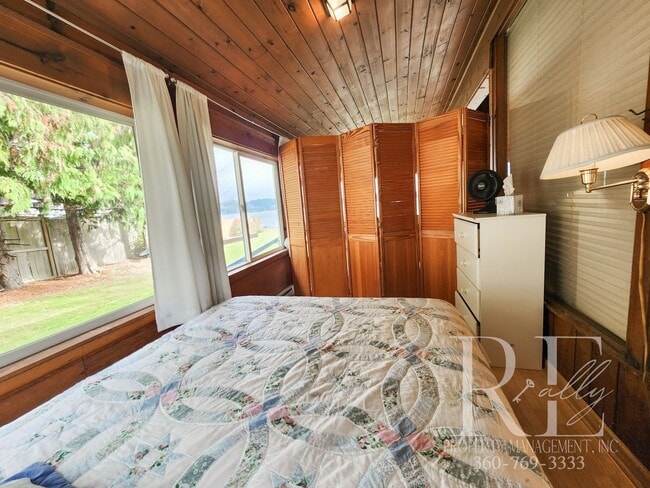 Building Photo - Seasonal Escape on Serene No-Bank Waterfro...