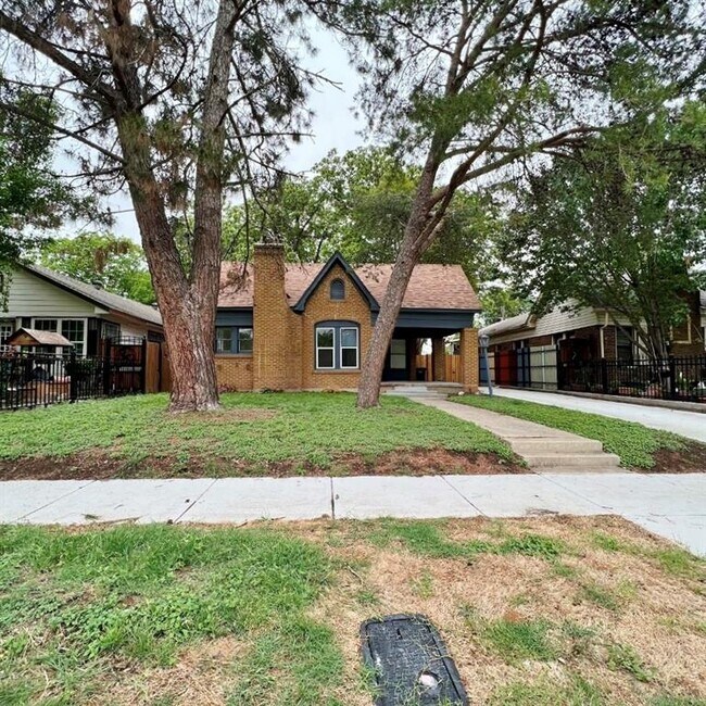 Primary Photo - 1034 Woodland Ave