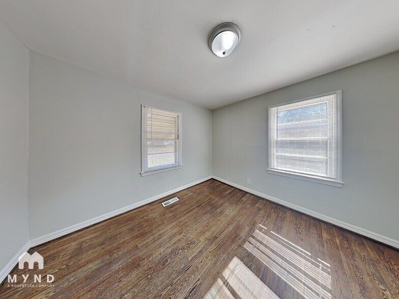 Building Photo - 924 Parkway Dr