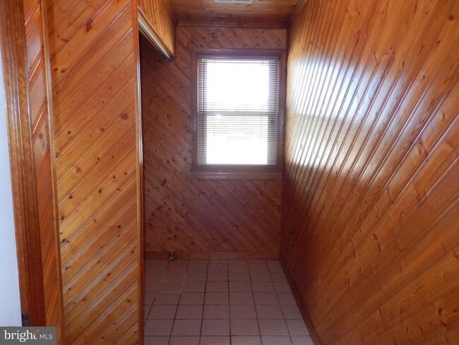 Building Photo - 16226 Little Ferry Rd