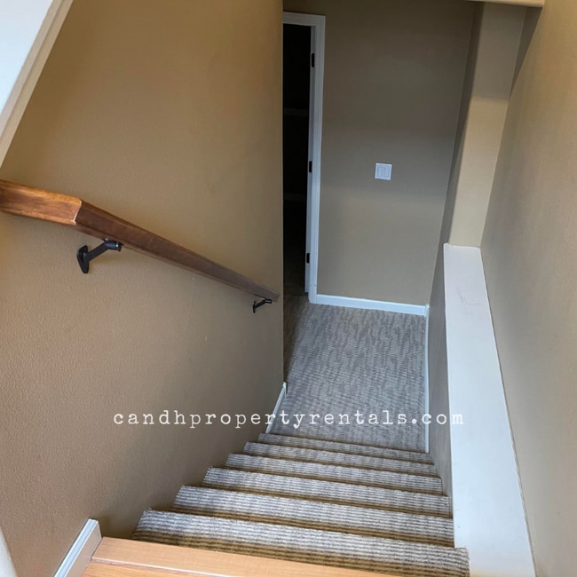 Building Photo - 1053 Picador Way