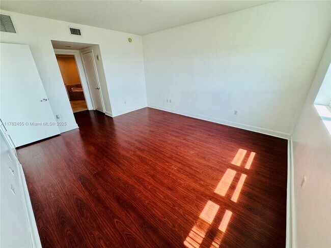 Building Photo - 15051 Royal Oaks Ln