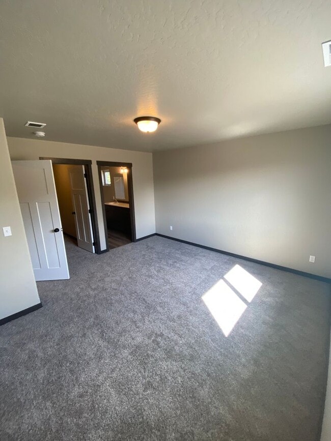 Building Photo - New home on 8th Avenue in Spirit Lake