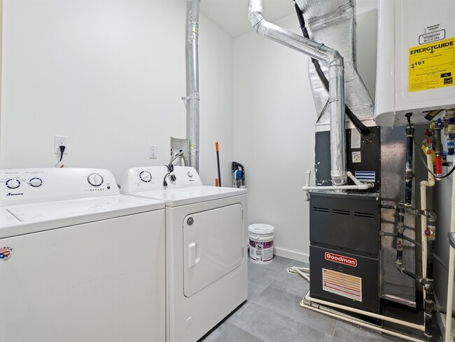 Building Photo - 32 Charles St