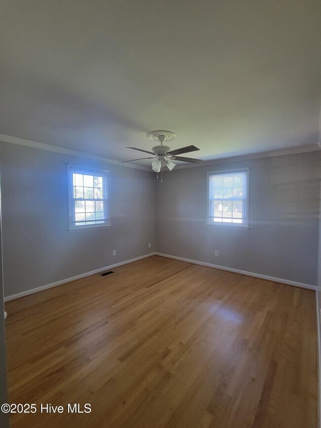 Building Photo - 3102 Northwoods Dr