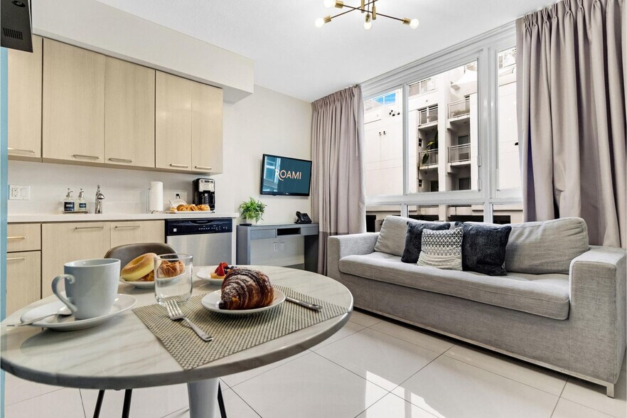 Building Photo - 1700 SW 2nd Ave