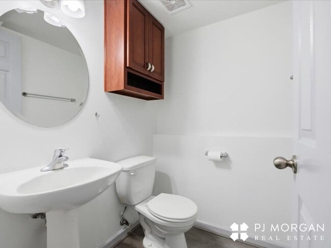 Building Photo - 19378 V St