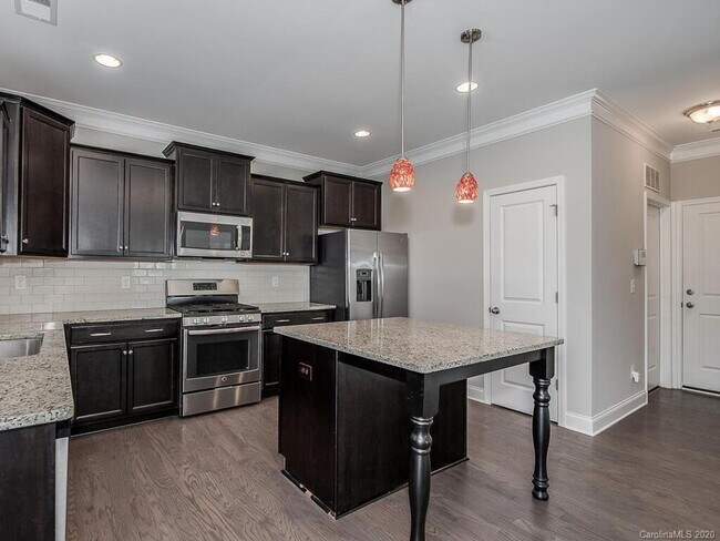 Building Photo - Charming 4 beds 2.5 baths Home in Berewick!