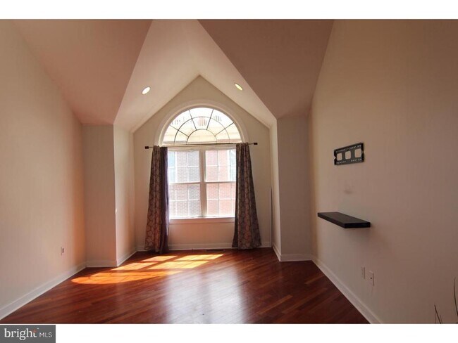 Building Photo - 1905 Kimball St