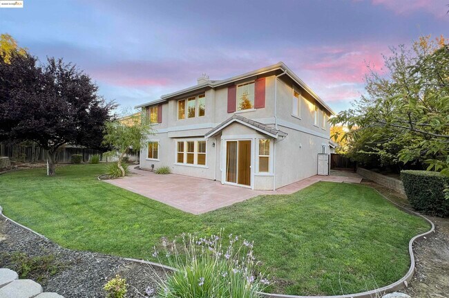 Building Photo - 2765 St Andrews Dr