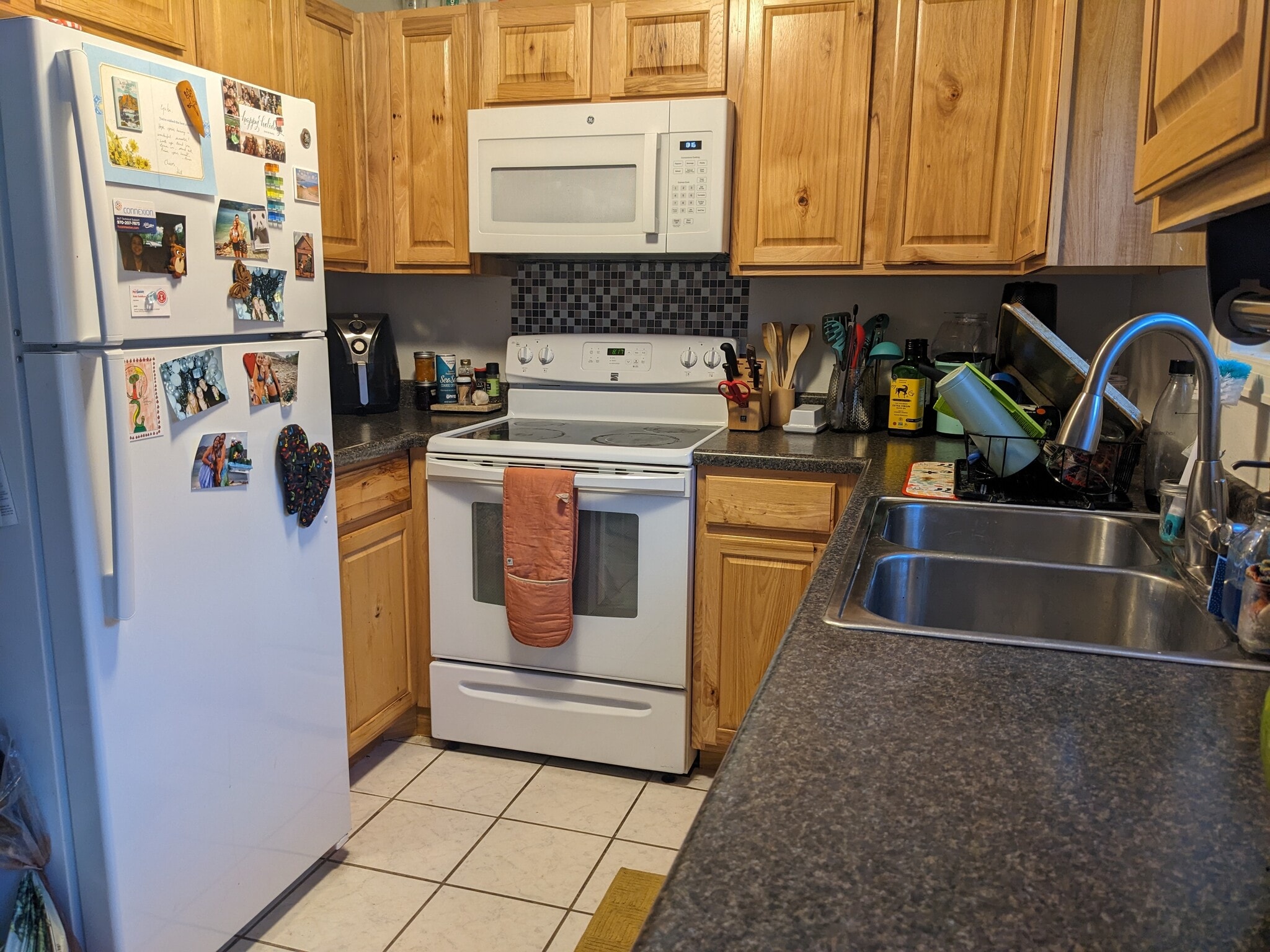 Kitchen - 3205 Azalea Dr