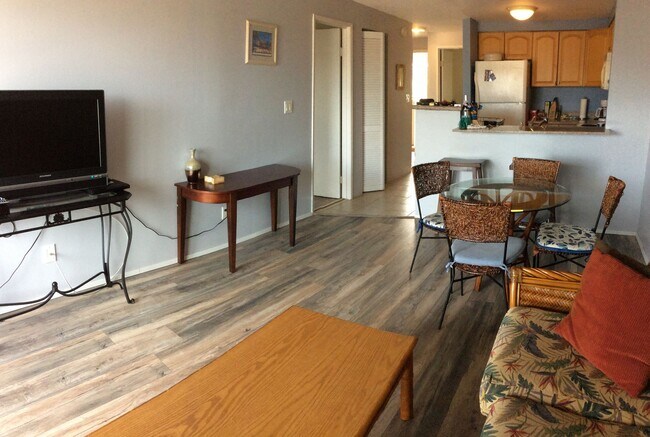 Building Photo - Mostly furnished upstairs 2 bed., 2 full bathroom Kihei Shores condo