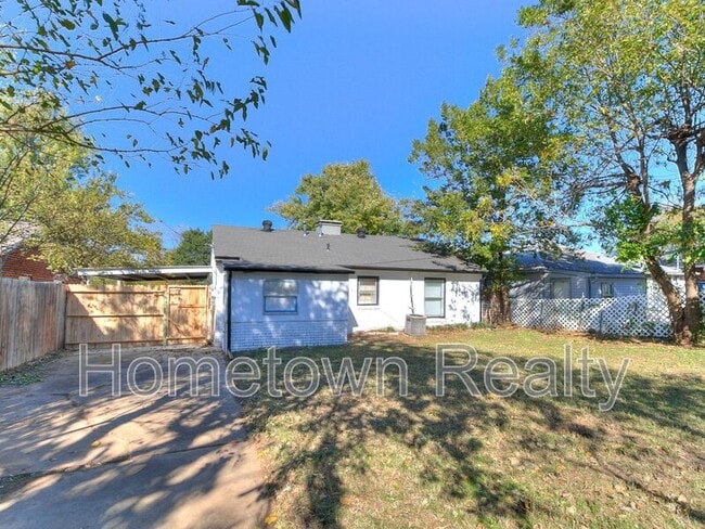 Building Photo - 220 E Jacobs Dr