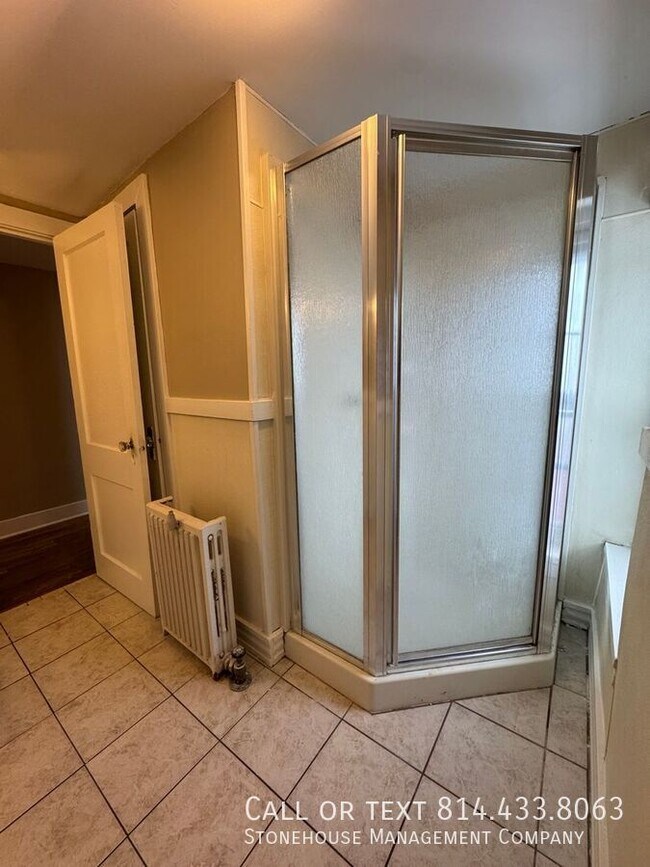 Building Photo - 422 West 10-5