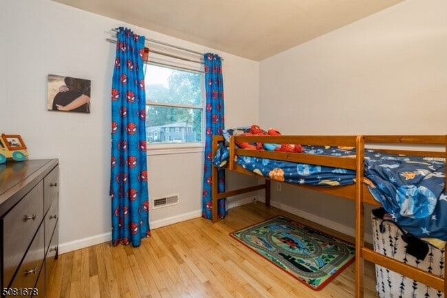 Building Photo - 42 Warren St