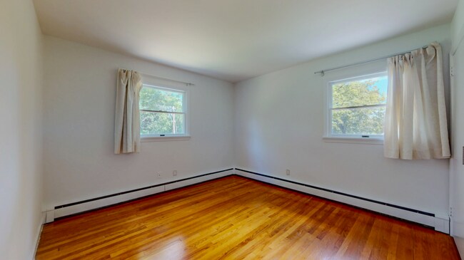 Building Photo - Spacious 3-Bedroom Split-Level with Firepl...