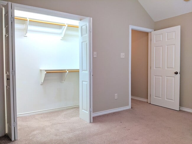 Building Photo - May Move In! 3 Bed 2 Bath In Edelweiss Gar...