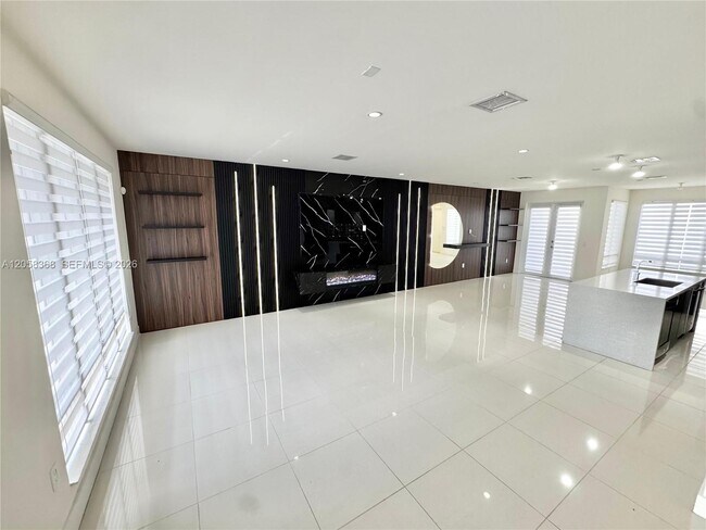 Building Photo - 6423 NW 105th Ct
