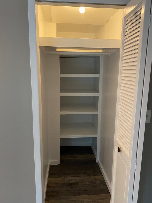 Building Photo - 3599 Orchard Lake Rd