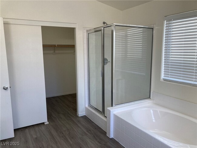 Building Photo - 9512 Knopfler Ln