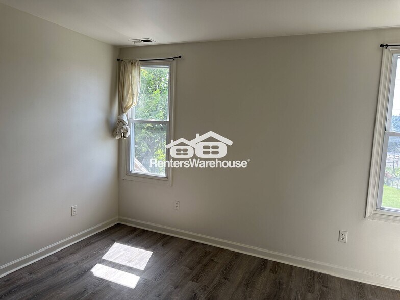 Building Photo - 1503 Cox St