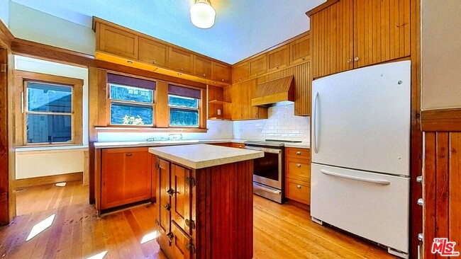 Building Photo - 216 Mt Washington Dr
