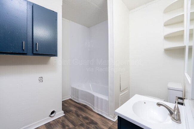 Building Photo - 1160 S Richmond Ave