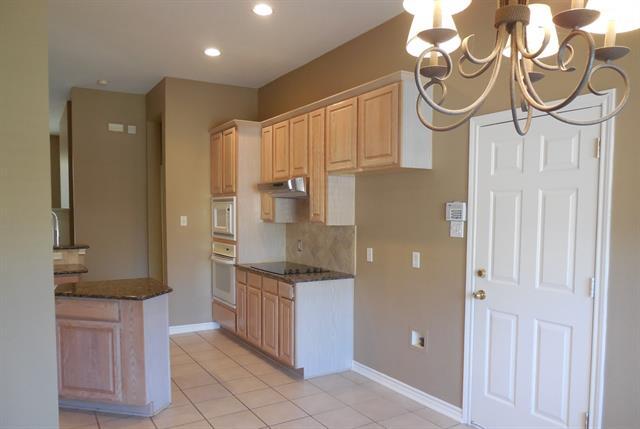 Building Photo - 221 S Village Dr