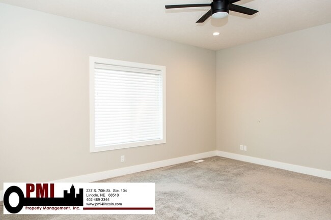 Building Photo - 5 Bedroom and 3 Bathroom House