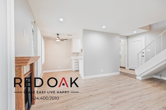 Building Photo - 15050 Moorpark St
