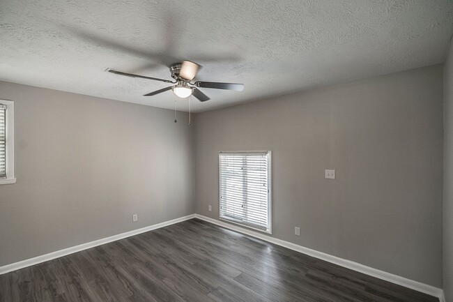 Building Photo - Remodeled Ranch In Hendersonville - Fenced...