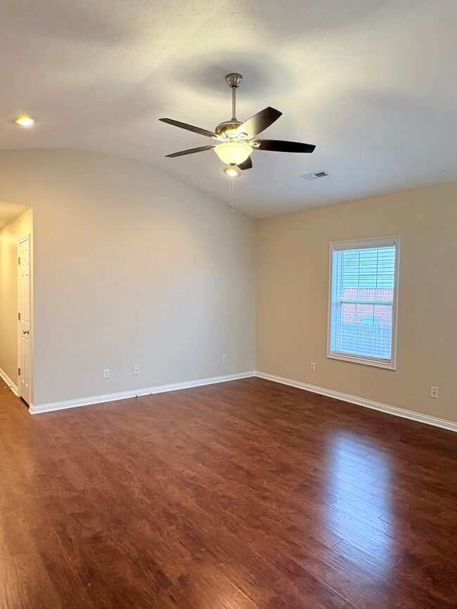 Building Photo - 338 Catalpa Cir