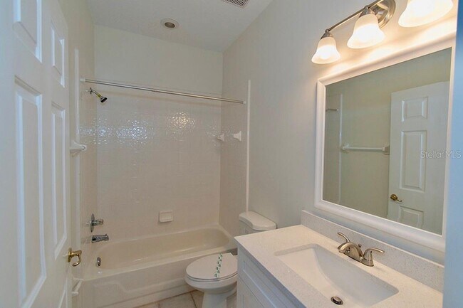 Building Photo - 1707 Golfview Dr