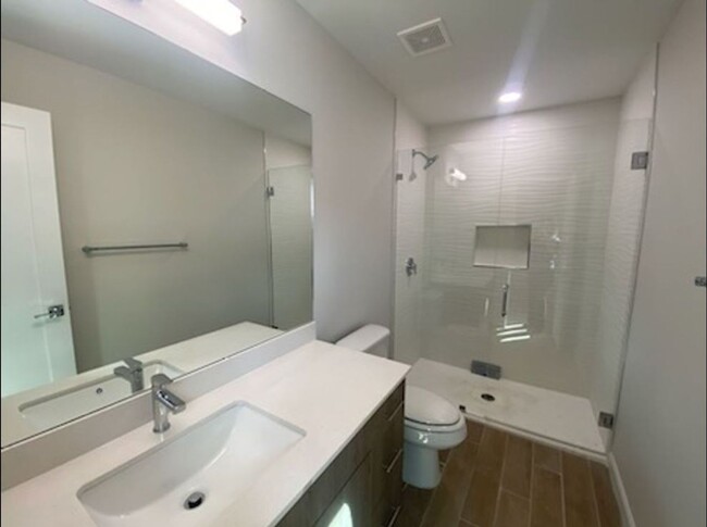 Building Photo - RECEIVE ONE WEEK FREE!!