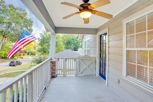 Building Photo - 1607 Knickerbocker Ave