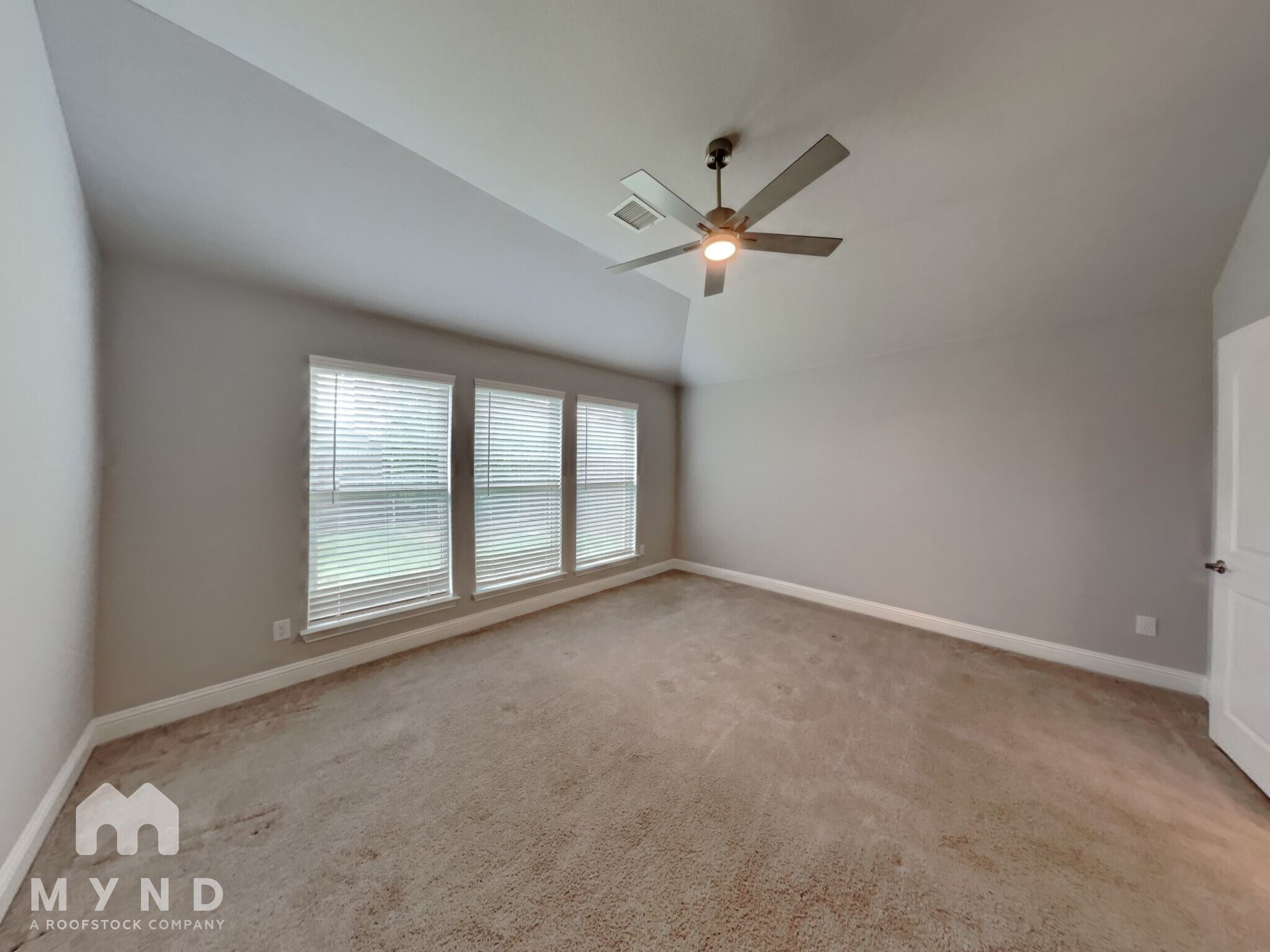 Building Photo - 552 Bradley Dr