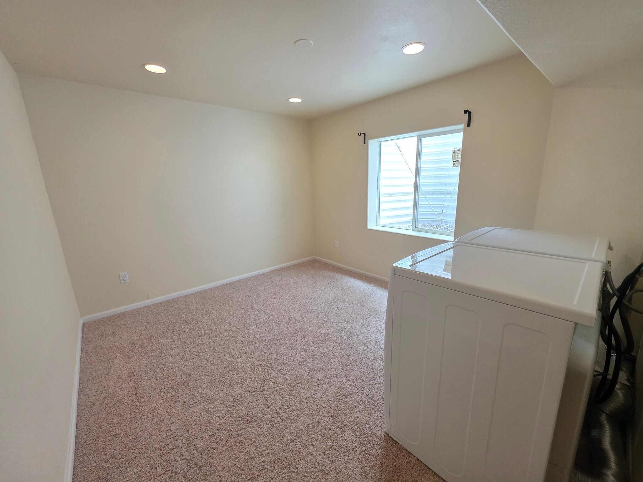 Building Photo - 874 Diamond Rim Dr
