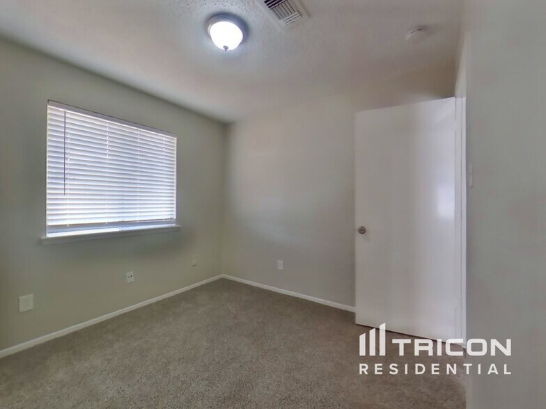 Building Photo - 17803 Glenmark Dr