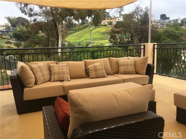 Building Photo - 104 Avenida Caballeros