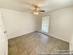 Building Photo - 912 Spring Hill Dr