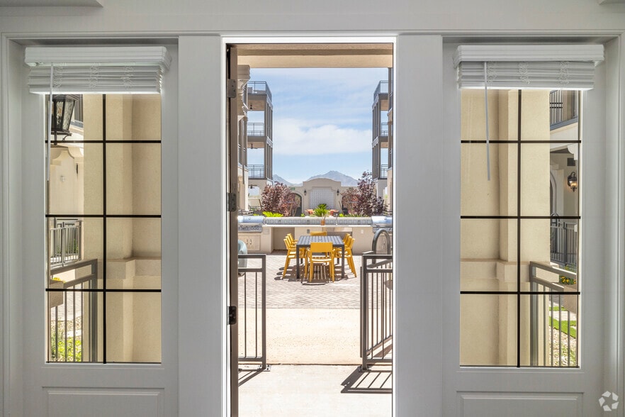 2BR, 2BA - 1,063SF - Patio - The Beverly