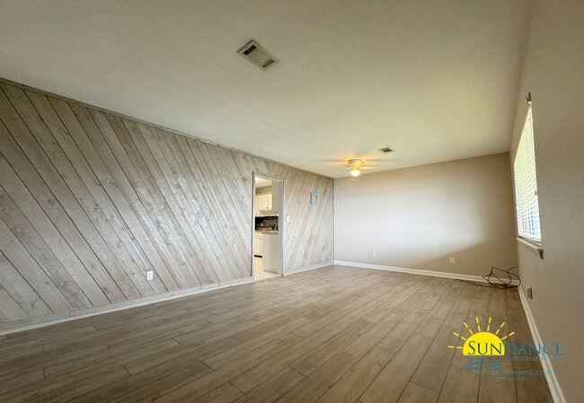 Building Photo - Renovated Waterfront Condo in Fort Walton ...