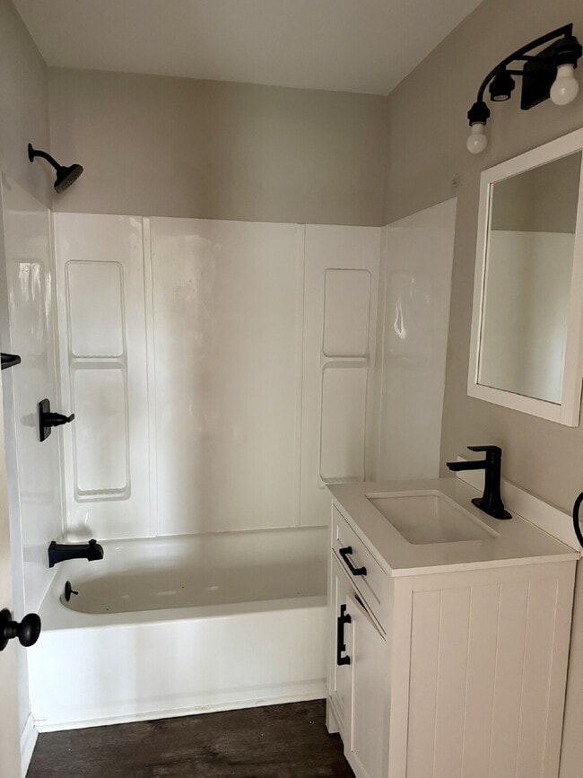 Building Photo - East Nashville 2-bedroom in a location you’ll love!