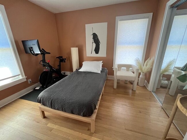 Building Photo - 2211 1/2 Pasadena Dr