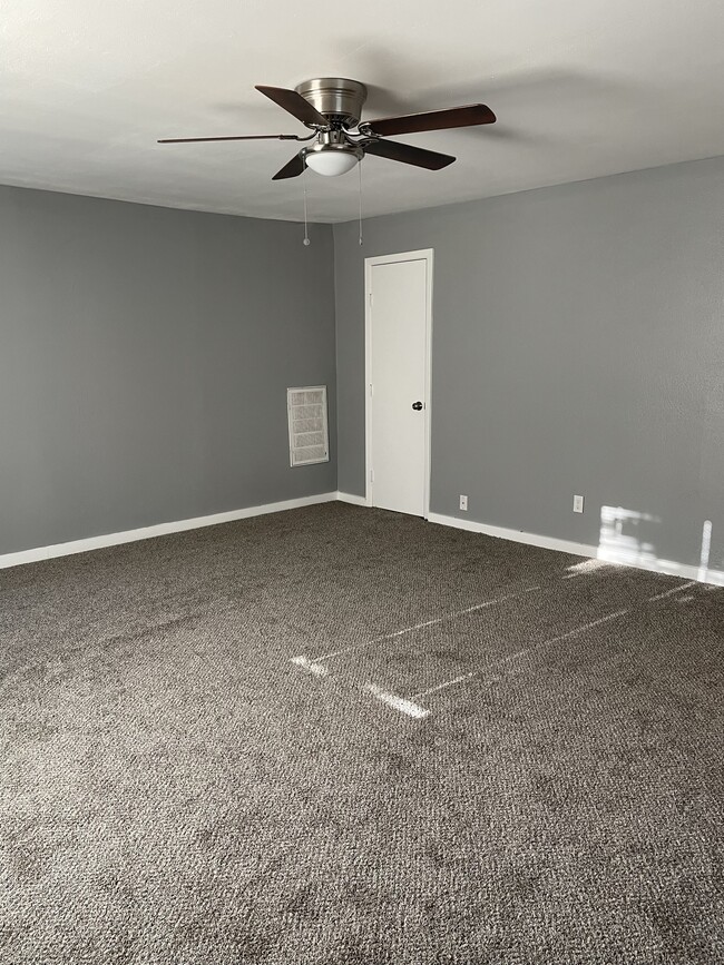 Bedroom 3 upstairs - 516 SE 34th St