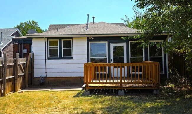 Building Photo - 3 Bed, 1 Bath Home in NW OKC Close to Plaza District