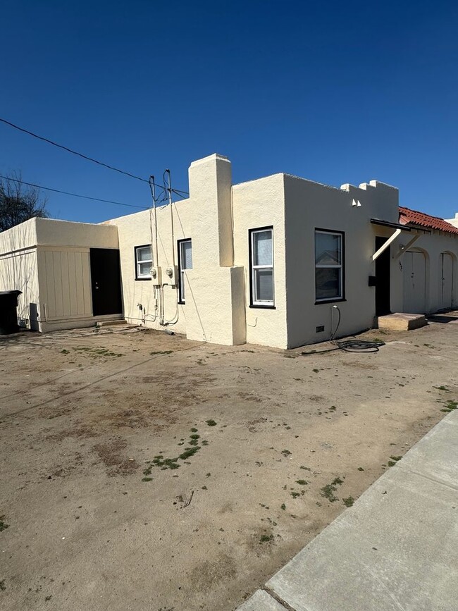 Building Photo - Charming 1-Bedroom, 1-Bathroom Rental in H...