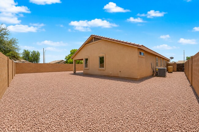 Building Photo - Freshly Updated 4 Bed | New Carpet, New Appliances & Open Layout